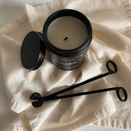 MATTE BLACK WICK TRIMMER Crafted in an elegant design, this trimmer ensures every burn of your candle is steady, even, and soot-free.